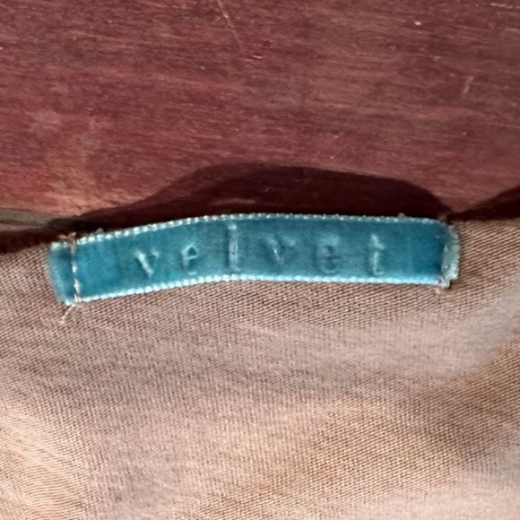 Women’s Tan Velvet by Graham & Spencer Short-Sleeve Fitted Tee , Size L - Picture 2 of 8